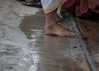 Washing the Feet Before Entering a Temple