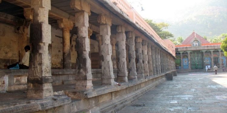 Circumambulate in Temple