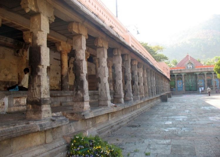 Circumambulate in Temple