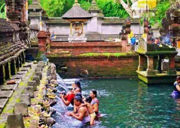 Why Do Hindus Bathe Before Darshan Of A Deity?