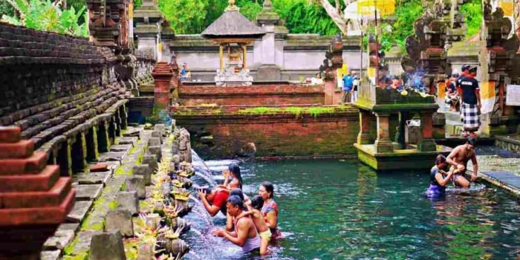 Why Do Hindus Bathe Before Darshan Of A Deity?