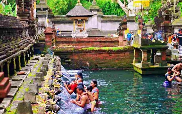 Why Do Hindus Bathe Before Darshan Of A Deity?